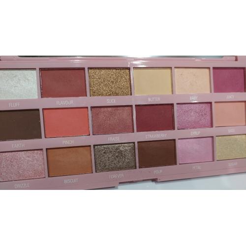 I Heart Revolution Strawberry Cheesecake Chocolate Shadow Palette (Paleta 18 cieni do powiek) - opinie | zdjęcie do recenzji od monu92