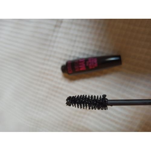 Eveline Cosmetics Mega Max, Full Volume & Shocking Mascara (Pogrubiający tusz do rzęs) - opinie | zdjęcie do recenzji od 3Musicals - 1