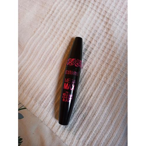 Eveline Cosmetics Mega Max, Full Volume & Shocking Mascara (Pogrubiający tusz do rzęs) - opinie | zdjęcie do recenzji od 3Musicals - 2