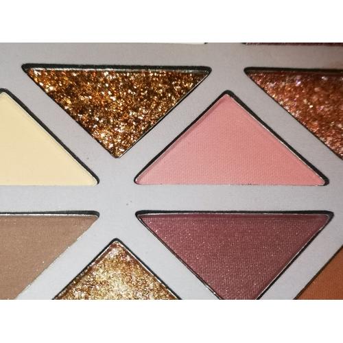 Wibo Cherry Nude Eye Palette (Paleta do cieni do powiek i korektor) - opinie | zdjęcie do recenzji od Blackigirl - 2
