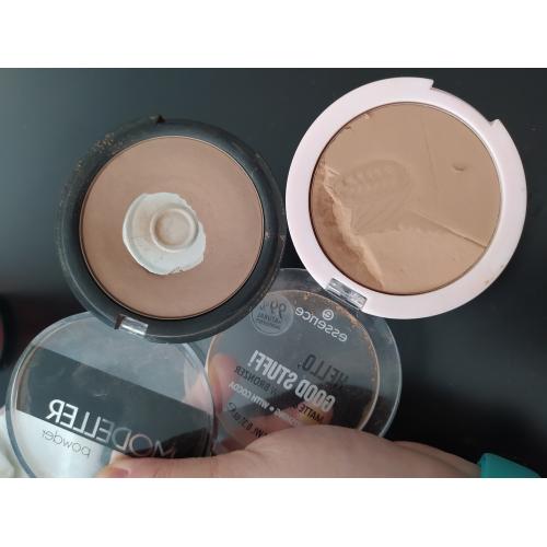 Essence Hello Good Stuff, Matt & Glow Bronzer (Kakaowy puder brązujący) - opinie | zdjęcie do recenzji od NATALA5214 - 2