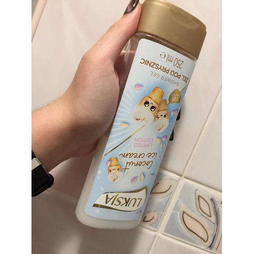Luksja Coconut Ice Cream Shower Gel (Żel pod prysznic o zapachu lodów kokosowych) - opinie | zdjęcie do recenzji od WIktoriaWMB
