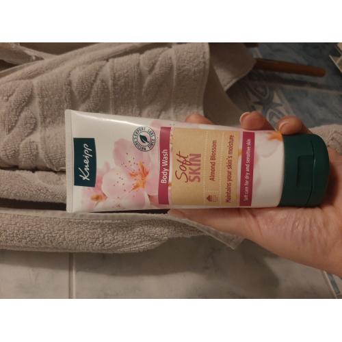 Kneipp Soft Skin, Body Wash  Almond Blossom (Płyn pod prysznic `Kwiat migdałowca`) - opinie | zdjęcie do recenzji od 2milutka