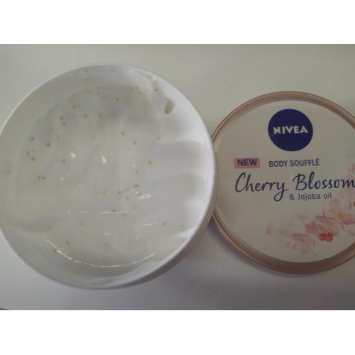Nivea Body Souffle Cherry Blossom and Jojoba Oil (Olejek w kremie, Suflet do ciała ` Kwiat wiśni i olejek jojoba`) - opinie | zdjęcie do recenzji od justi93