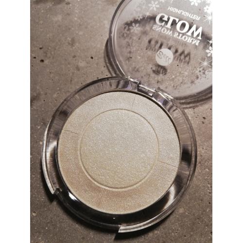 Bell Snowy Wonderland, Snow Storm Glow Highlighter (Intensywnie błyszczący rozświetlacz do twarzy i ciała) - opinie | zdjęcie do recenzji od pannaojanna - 2