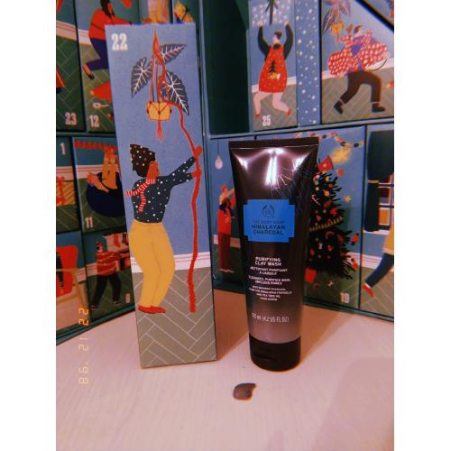 The Body Shop Himalayan Charcoal, Purifying Clay Wash (Żelowa glinka do mycia twarzy z węglem himalajskim) - opinie | zdjęcie do recenzji od Rumcykiewicz