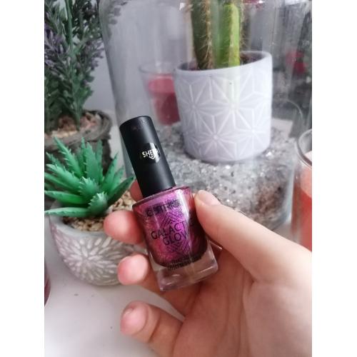 Catrice Galactic Glow ,Translucent Nail Polish (Lakier do paznokci) - opinie | zdjęcie do recenzji od blondeinbeauty