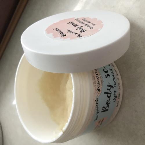 Nacomi The Sweetest Body Scrub Light Coconut Cake (Peeling do ciała `Lekki kokosowy tort`) - opinie | zdjęcie do recenzji od Alicjabor