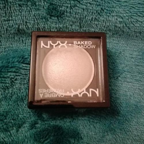 NYX Professional Makeup Baked Shadow (Wypiekany cień do powiek) - opinie | zdjęcie do recenzji od redcarpet93 - 3