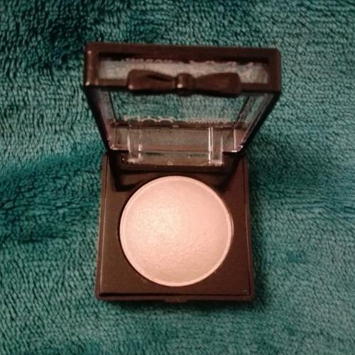 NYX Professional Makeup Baked Shadow (Wypiekany cień do powiek) - opinie | zdjęcie do recenzji od redcarpet93 - 1