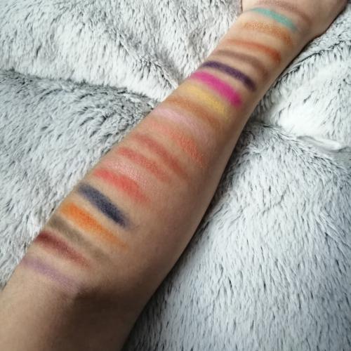 Revolution Beauty (Makeup Revolution) Creative Vol 1 Eyeshadow Palette (Paleta 24 cieni do powiek) - opinie | zdjęcie do recenzji od WerSzc - 2