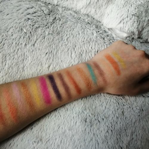 Revolution Beauty (Makeup Revolution) Creative Vol 1 Eyeshadow Palette (Paleta 24 cieni do powiek) - opinie | zdjęcie do recenzji od WerSzc - 3