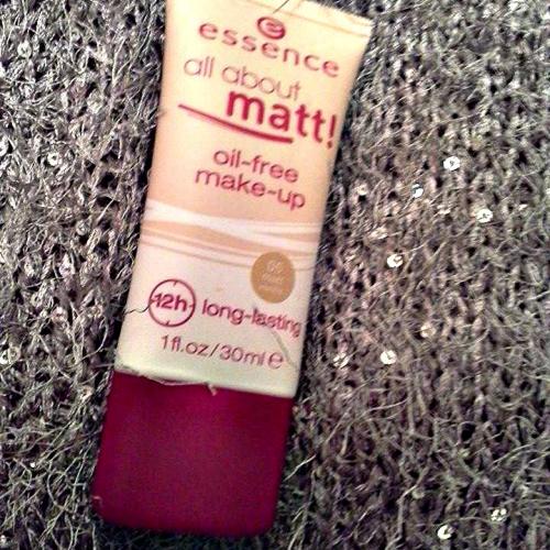 Essence All About Matt!, Oil - Free Make - Up (Podkład matujący do twarzy) - opinie | zdjęcie do recenzji od Hizabela