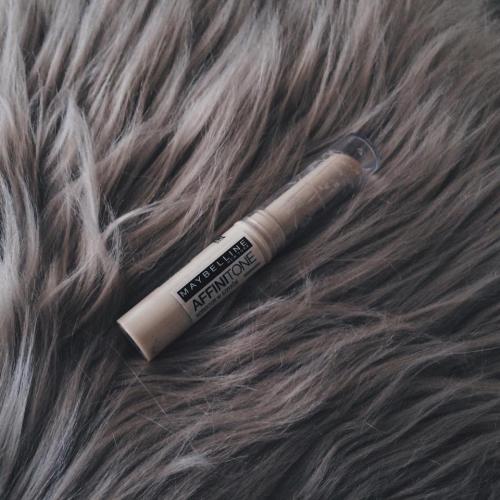 Maybelline New York Affinitone, Tone - On - Tone Concealer (Korektor w sztyfcie) - opinie | zdjęcie do recenzji od MeissaOri