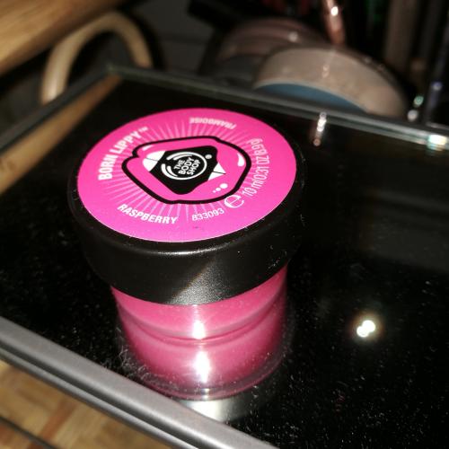 The Body Shop Born Lippy, Lip Balm (Balsam do ust) - opinie | zdjęcie do recenzji od Fragolasuccoso