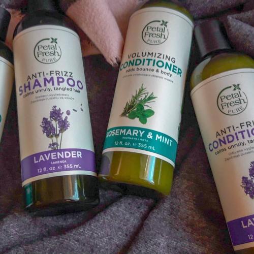 Petal Fresh Pure Lavender, Nourishing Anti - Frizz  Shampoo (Naturalny dyscyplinujący szampon do włosów elektryzujących i puszących się) - opinie | zdjęcie do recenzji od kawowagosia39