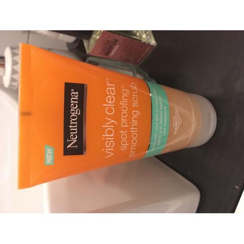 Neutrogena Visibly Clear, Spot Stress Control Daily Scrub (Codzienny peeling przeciw niedoskonałościom) - opinie | zdjęcie do recenzji od marena1902