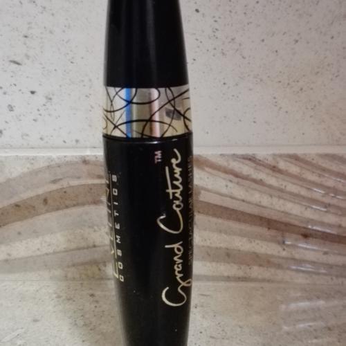 Eveline Cosmetics Grand Couture, Spectacular Lashes Mascara (Pogrubiający tusz do rzęs) - opinie | zdjęcie do recenzji od MamaHZ - 2