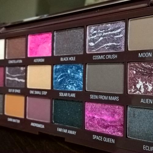 I Heart Revolution Galactic Chocolate Shadow Palette (Paleta 18 cieni do powiek) - opinie | zdjęcie do recenzji od intermanka - 4