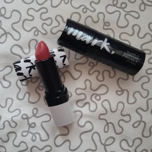 Avon Mark, Plump It Lipstick (Szminka powiększająca usta) - opinie | zdjęcie do recenzji od MoniaPasi
