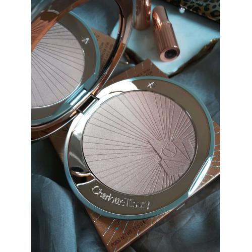 Charlotte Tilbury Hollywood Superstar Glow Highlighter (Rozświetlacz do twarzy) - opinie | zdjęcie do recenzji od weroncia85 - 4