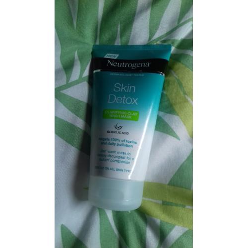 Neutrogena Skin Detox-in-1 Clay Wash-Mask (Oczyszczająca maska 2 w 1) - opinie | zdjęcie do recenzji od Wikikatalex - 2
