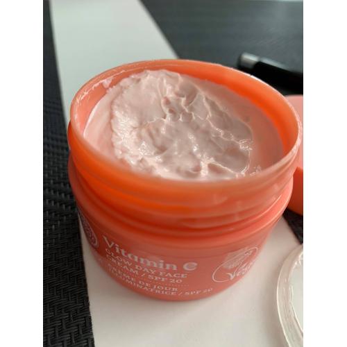 Natura Siberica Oblepikha C-berrica Professional, Glow Day Face Cream SPF 20 (Rozświetlający krem do twarzy z filtrem SPF 20 z witaminą C) - opinie | zdjęcie do recenzji od Henkanko - 1