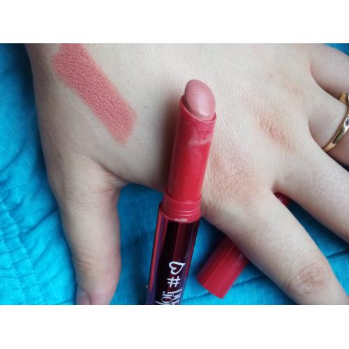 Avon Color Trend, Semi-Matte Lipstick (Kremowa szminka o półmatowym wykończeniu) - opinie | zdjęcie do recenzji od Wiola435