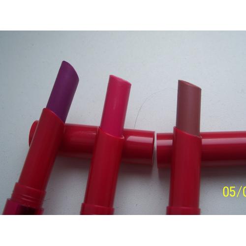 Avon Color Trend, Semi-Matte Lipstick (Kremowa szminka o półmatowym wykończeniu) - opinie | zdjęcie do recenzji od Smerfeta83 - 2