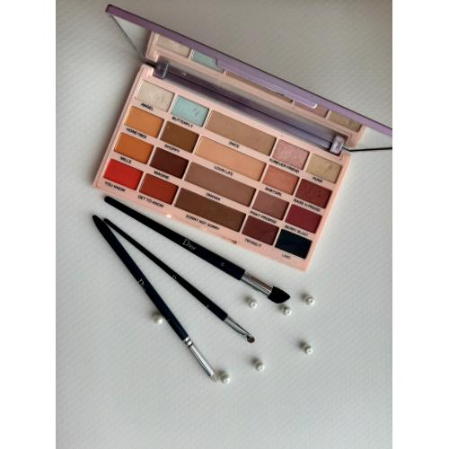 Revolution Beauty (Makeup Revolution) Makeup Revolution x Imogenation, The Eyeshadow Palette (Paleta 20 cieni do powiek) - opinie | zdjęcie do recenzji od Kasiaka0696