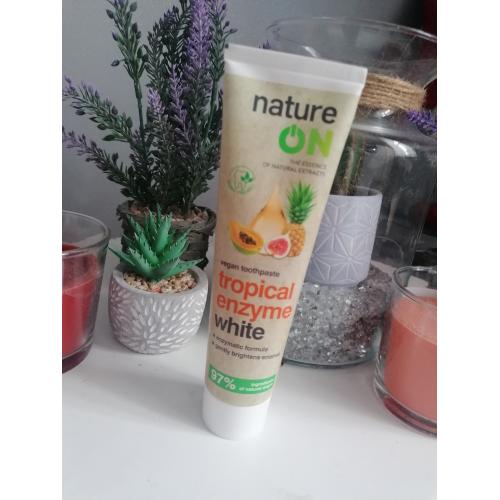 natureON Tropical Enzyme White, Wegańska pasta do zębów - opinie | zdjęcie do recenzji od blondeinbeauty