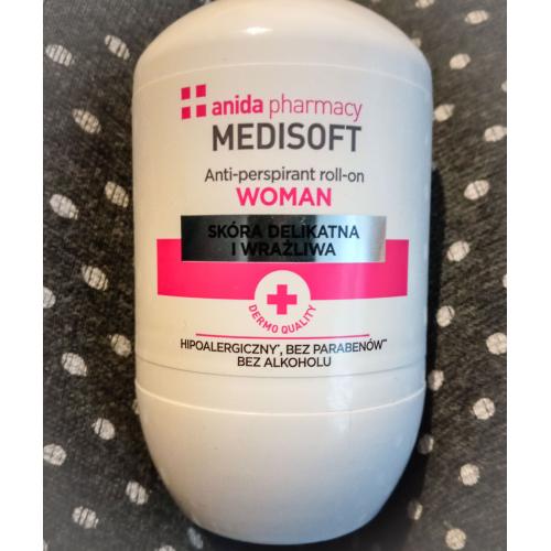 Anida Pharmacy, Medisoft Woman Anti-perspirant roll on (Antyperspirant w kulce 'skòra delikatna i wrażliwa) - opinie | zdjęcie do recenzji od Nathaliee85
