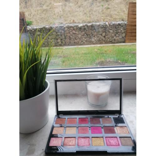 Revolution Pro Regeneration Palette Revelation (Paleta 18 cieni do powiek) - opinie | zdjęcie do recenzji od blondeinbeauty