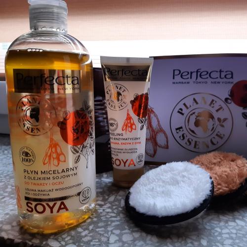 Perfecta Planet Essence SOYA, Płyn micelarny z olejkiem sojowym do twarzy i oczu - opinie | zdjęcie do recenzji od DzoanaMakeup - 1
