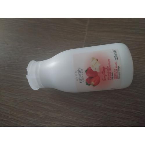 Avon Naturals, Strawberry & White Chocolate, Body Lotion (Balsam do ciała 'Truskawka i biała czekolada') - opinie | zdjęcie do recenzji od anna_mama3