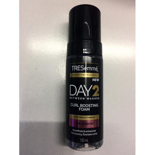 TRESemme Day2, Curl Boosting Foam (pianka przywracająca skręt) - opinie | zdjęcie do recenzji od 49510cba5fef09f401ffe3f49994f01f3485a7ad_607cb9f26ba11
