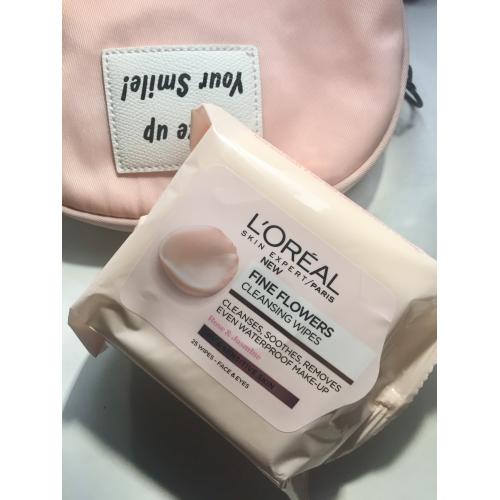 L'Oreal Paris Fine Flowers Cleansing Wipes (Oczyszczające chusteczki do demakijażu twarzy i oczu skóra normalna i  mieszana) - opinie | zdjęcie do recenzji od 49510cba5fef09f401ffe3f49994f01f3485a7ad_607cb9f26ba11 - 1