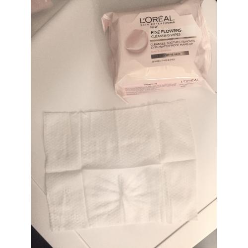 L'Oreal Paris Fine Flowers Cleansing Wipes (Oczyszczające chusteczki do demakijażu twarzy i oczu skóra normalna i  mieszana) - opinie | zdjęcie do recenzji od 49510cba5fef09f401ffe3f49994f01f3485a7ad_607cb9f26ba11 - 2