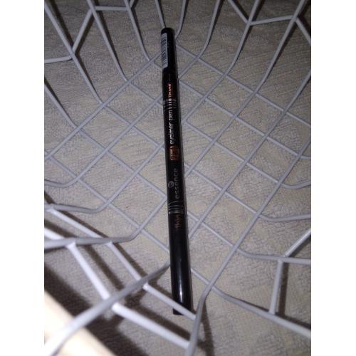 Essence 2 in 1 Eyeliner Pen (Eyeliner we flamastrze 2 w 1) - opinie | zdjęcie do recenzji od Madeleine987 - 1