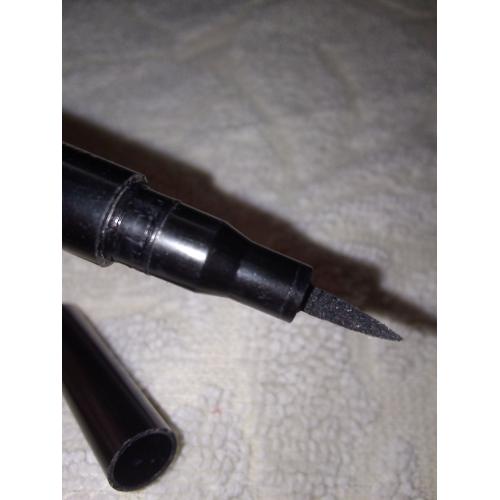 Essence 2 in 1 Eyeliner Pen (Eyeliner we flamastrze 2 w 1) - opinie | zdjęcie do recenzji od Madeleine987 - 4
