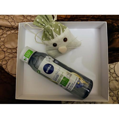 Nivea Naturally Good, Cotton Flower Scent & Touch Of Bio Oil Shower Gel (Żel pod prysznic `Kwiat bawełny`) - opinie | zdjęcie do recenzji od Aniel_lka
