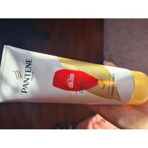 Pantene Pro-V,  Lively Colour, Conditioner (Odżywka do włosów farbowanych `Lśniący kolor`) - opinie | zdjęcie do recenzji od Ela_beauty98
