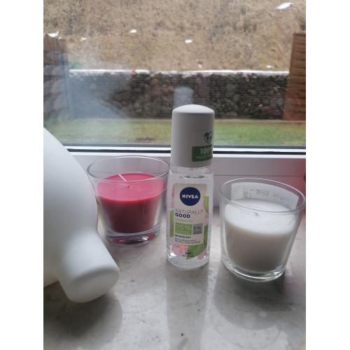 Nivea Naturally Good, Dezodorant w sprayu `Bio Aloes` - opinie | zdjęcie do recenzji od blondeinbeauty