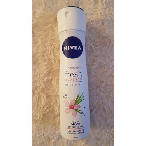 Nivea Fresh Blossom Anti-Perspirant Spray 48h (Antyperspirant dla kobiet w sprayu) - opinie | zdjęcie do recenzji od AgaB1998