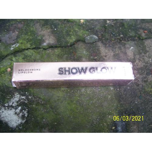 Avon Mark, Show Glow Holographic Lip Gloss (Holograficzny błyszczyk do ust) - opinie | zdjęcie do recenzji od Smerfeta83 - 2