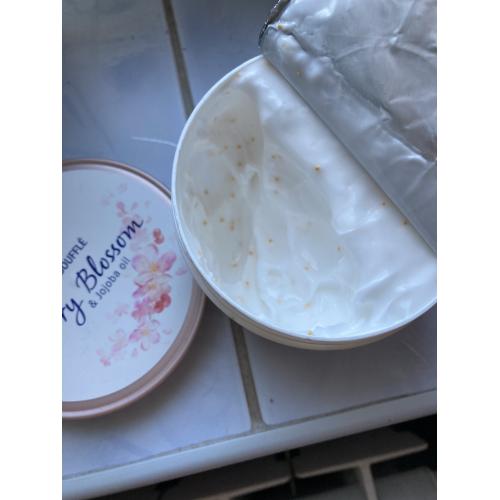 Nivea Body Souffle Cherry Blossom and Jojoba Oil (Olejek w kremie, Suflet do ciała ` Kwiat wiśni i olejek jojoba`) - opinie | zdjęcie do recenzji od fd43c5d4c764934d69eef0d67f13546b757cc1c9_61257a21f1bb9 - 1
