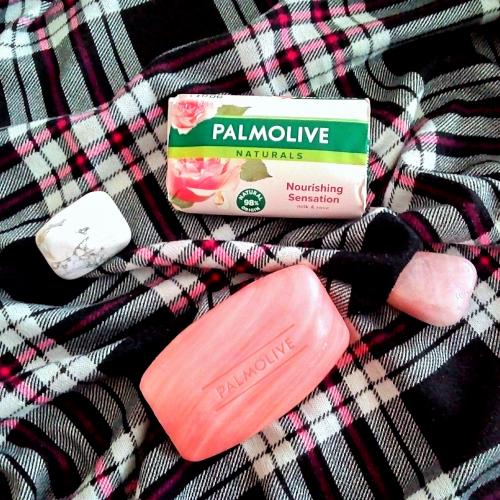 Palmolive Naturals, Nourishing Sensation, Soap Bar with Milk and Rose Petals (Mydło w kostce z mlekiem i płatkami róży) - opinie | zdjęcie do recenzji od Elednor