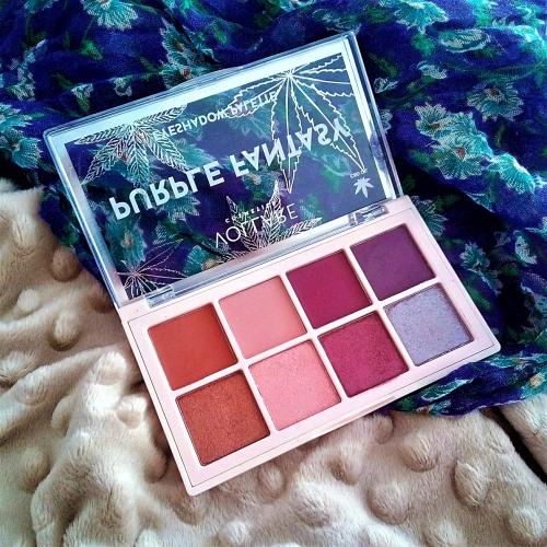 Vollare Cosmetics Purple Fantasy Eyeshadow Palette (Paleta cieni do powiek) - opinie | zdjęcie do recenzji od Elednor - 1