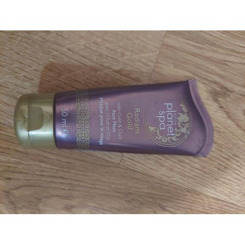 Avon Planet Spa, Radiant Gold Face Mask with Gold & Oud (Rozświetlająca maseczka do twarzy z drobinkami złota i olejkiem Oud) - opinie | zdjęcie do recenzji od Lukrecja63