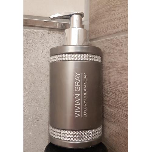 Vivian Gray Grey Crystals, Luxury Soap Dispenser (Mydło z dozownikiem) - opinie | zdjęcie do recenzji od Staria - 2